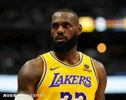 足球》陆足协惩处遭质疑双标：中超假球案球员禁赛 裁判退赃就没事.