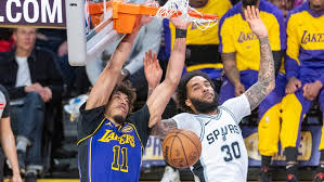 时刻更加自 时刻更加自